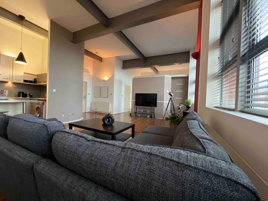 Elegance 1 Bedroom Retreat In Centre Apartment *