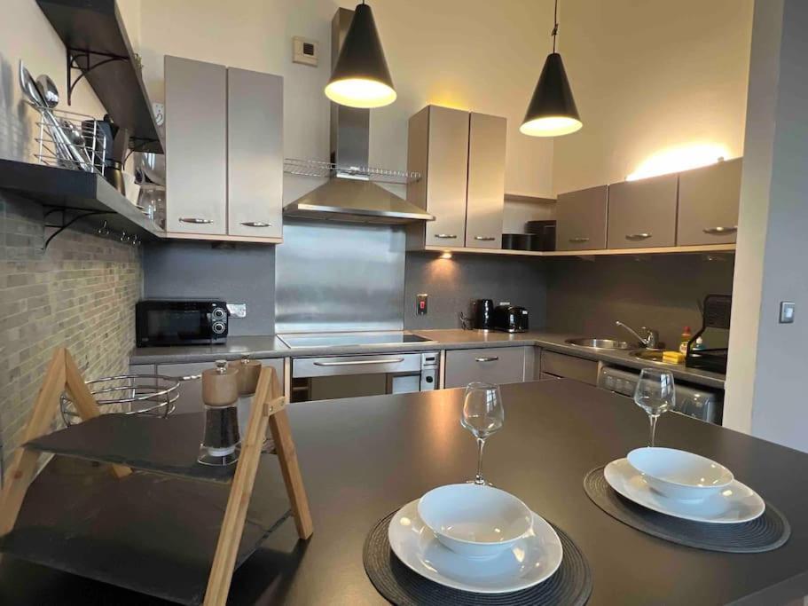 Elegance 1 Bedroom Retreat In Centre Apartment