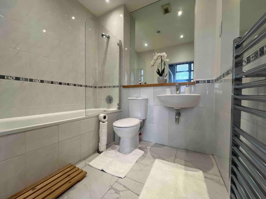 Apartment Elegance 1 Bedroom Retreat In Centre *