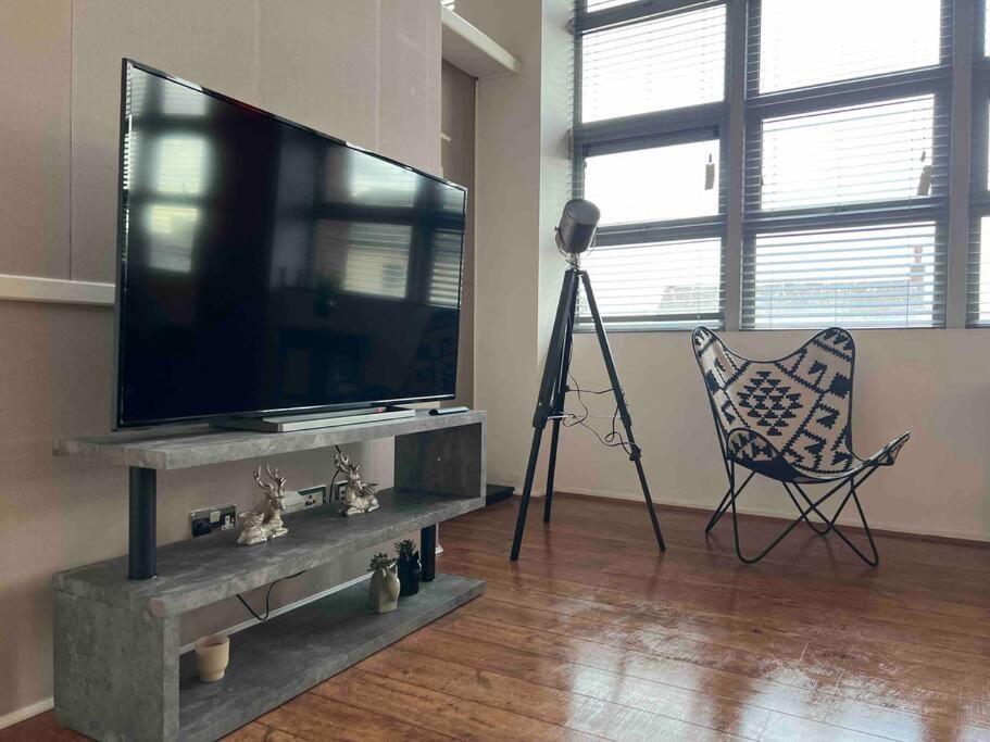 Elegance 1 Bedroom Retreat In Centre Apartment