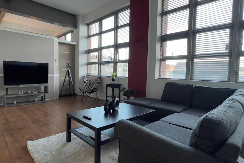 Elegance 1 Bedroom Retreat In Centre Apartment